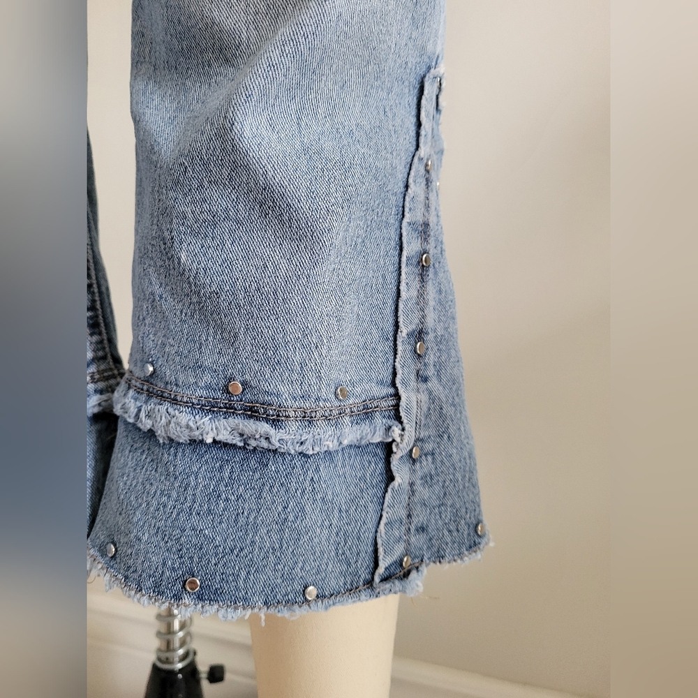 Y2K LIQUID JEANS capri length stretch denim with silver studs and fraying - Picture 6 of 14
